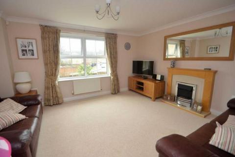 3 bedroom townhouse to rent, Porthallow Close, Orpington