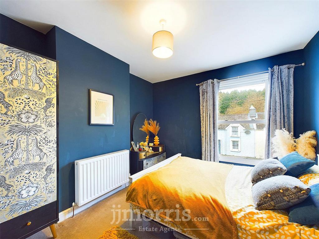 Bedroom 2 (Front)