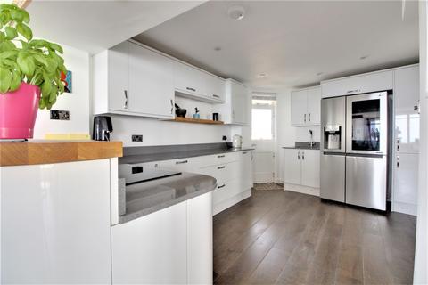 3 bedroom flat for sale, Embassy Court, Kings Road, Brighton, East Sussex, BN1