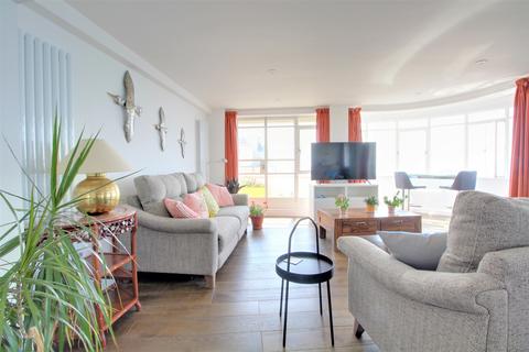 3 bedroom flat for sale, Embassy Court, Kings Road, Brighton, East Sussex, BN1