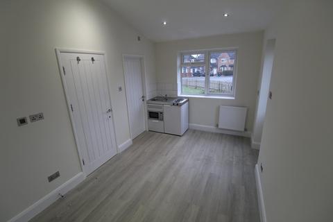 Studio to rent, Tudor Way, Mill End, Rickmansworth, , WD3