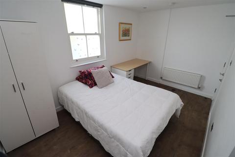 undefined, Golders Green Road, London