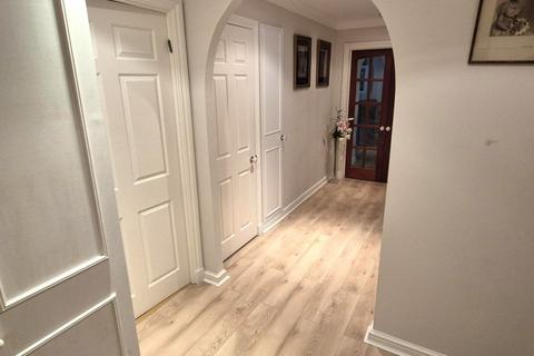 2 bedroom flat for sale, The Cloisters, Bushey High Street