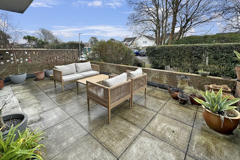 2 bedroom flat to rent, 239a Lymington Road, Highcliffe, Dorset. BH23 5EB