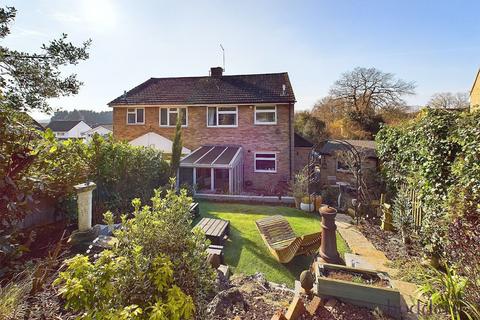 Malus Drive, Addlestone, Surrey, KT15