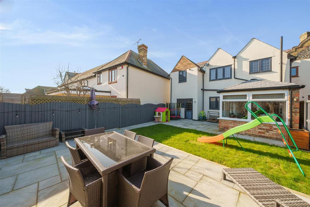 Homestead village Ramsgate, 3 bed room end of terr