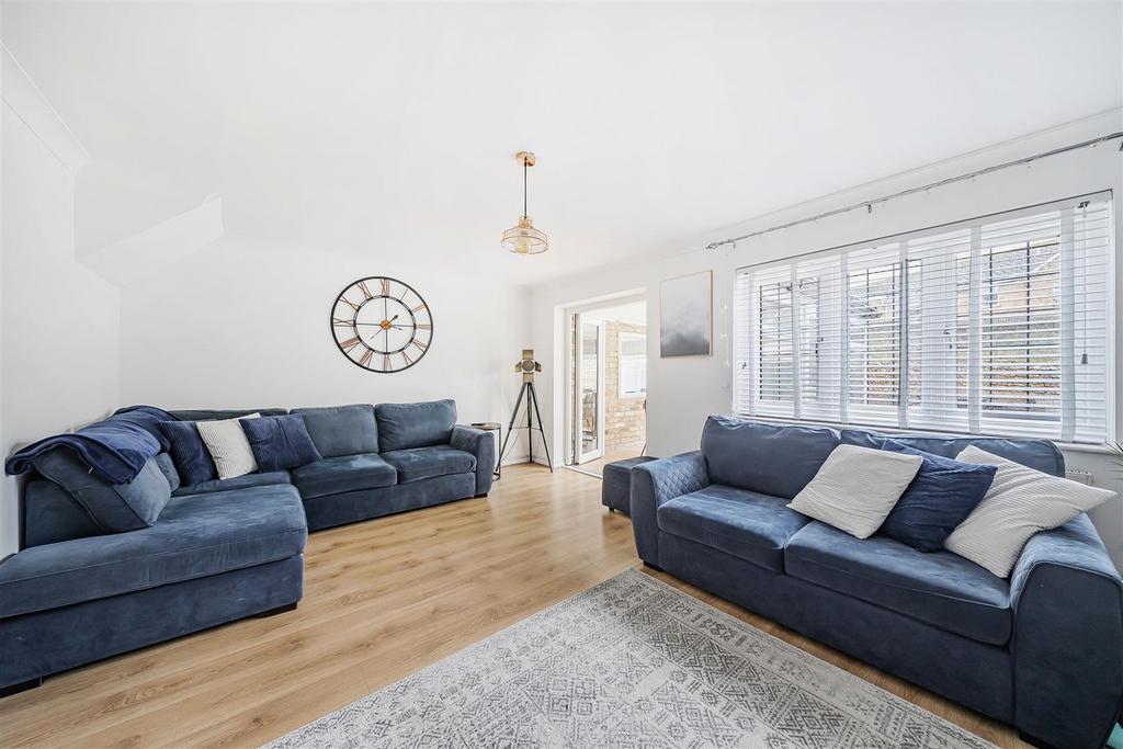 Homestead village Ramsgate, 3 bed room end of terr