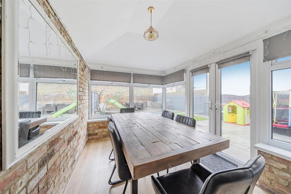 Homestead village Ramsgate, 3 bed room end of terr