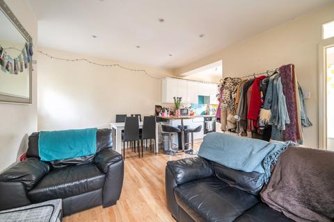 2 bedroom maisonette for sale, Farnham Road, Guildford, Surrey, GU1