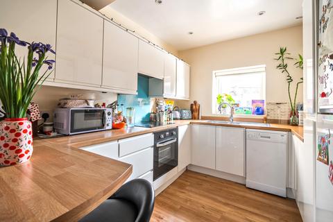 2 bedroom maisonette for sale, Farnham Road, Guildford, Surrey, GU1