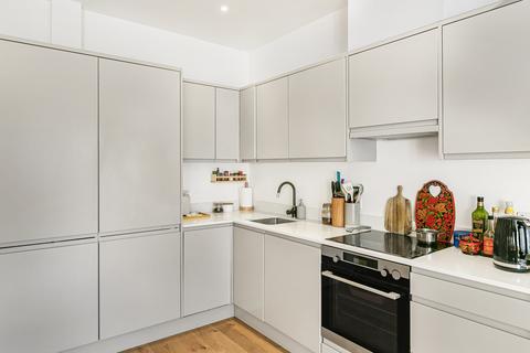 2 bedroom apartment for sale, High Street, Brentford, TW8