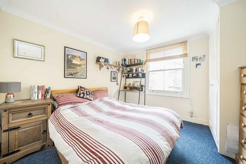 2 bedroom flat to rent, Kenwyn Road, London SW4