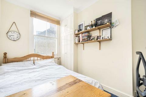 2 bedroom flat to rent, Kenwyn Road, London SW4