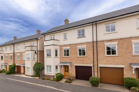 5 bedroom townhouse for sale, Buckingham Road, Epping