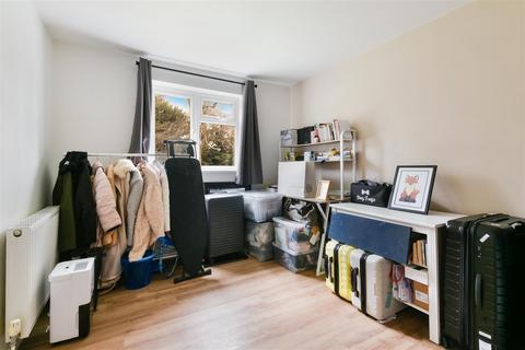 4 Denewood, Epsom, KT17 4DL