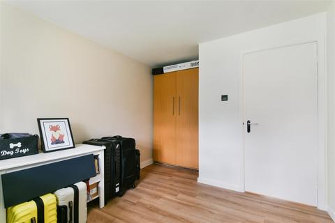 4 Denewood, Epsom, KT17 4DL