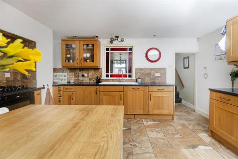 4 bedroom end of terrace house for sale, New Lane, Siddal, Halifax