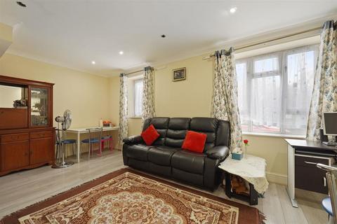 3 bedroom maisonette for sale, Harvey House, London Road, Essex