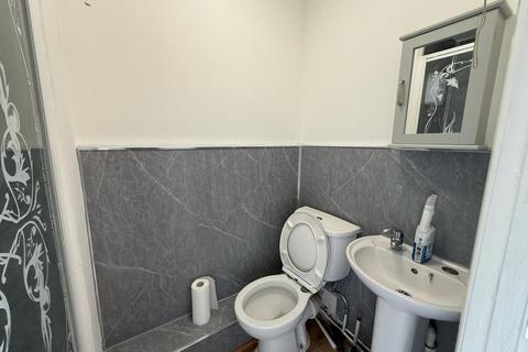 Studio to rent, Friern Barnet Road