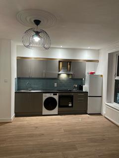 Studio to rent, Friern Barnet Road