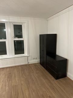 Studio to rent, Friern Barnet Road