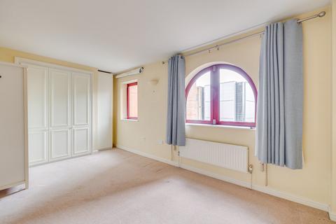 3 bedroom flat for sale, Sailmakers Court, William Morris Way, London