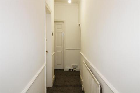 2 bedroom flat to rent, Richmond Road, South Shields