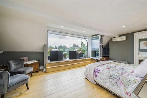 5 bedroom terraced house for sale, Thames Street, Sunbury-On-Thames TW16