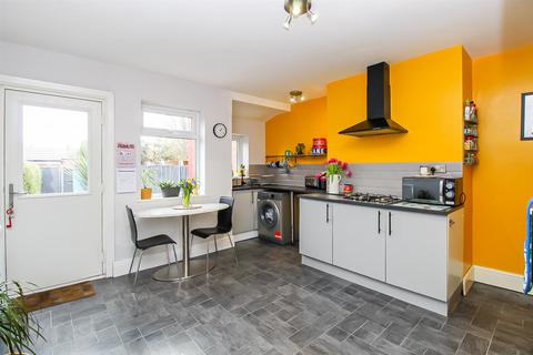 2 bedroom terraced house for sale, East Street, Wakefield WF1