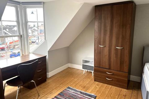 3 bedroom flat to rent, Lower Bridge Street, Stirling, FK8
