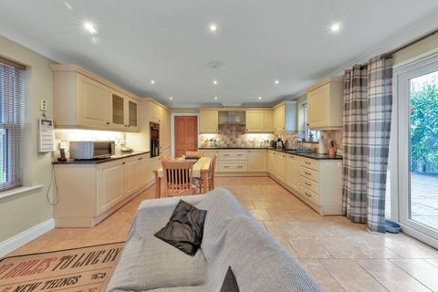 4 bedroom detached house for sale, Orchard Close, Cambridge CB25