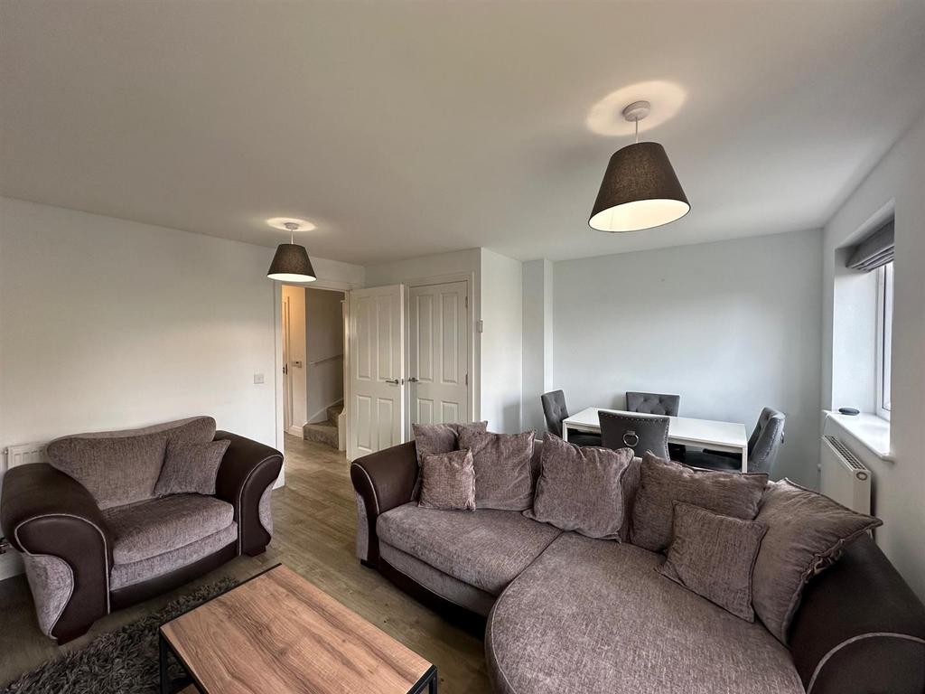 Lounge/Dining Room