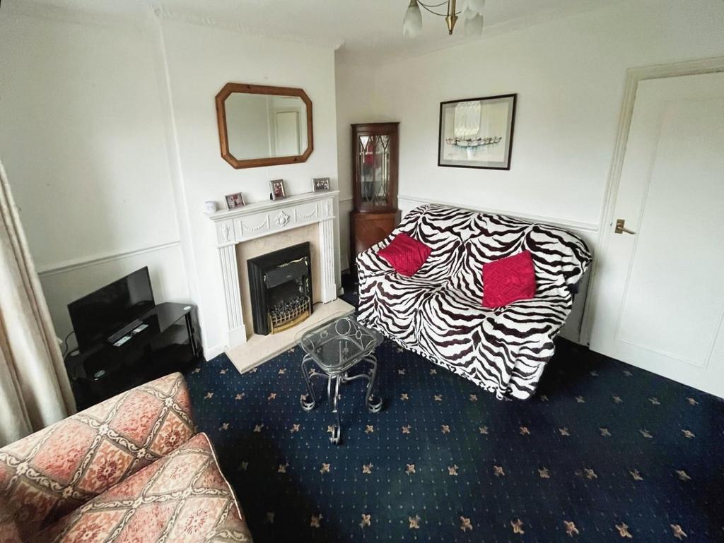 01730175-Lounge 201.jpg