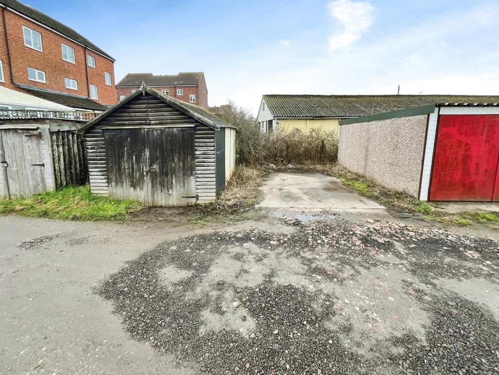 Bf566495-Garage 20and 20parking 20space 20to 20rea