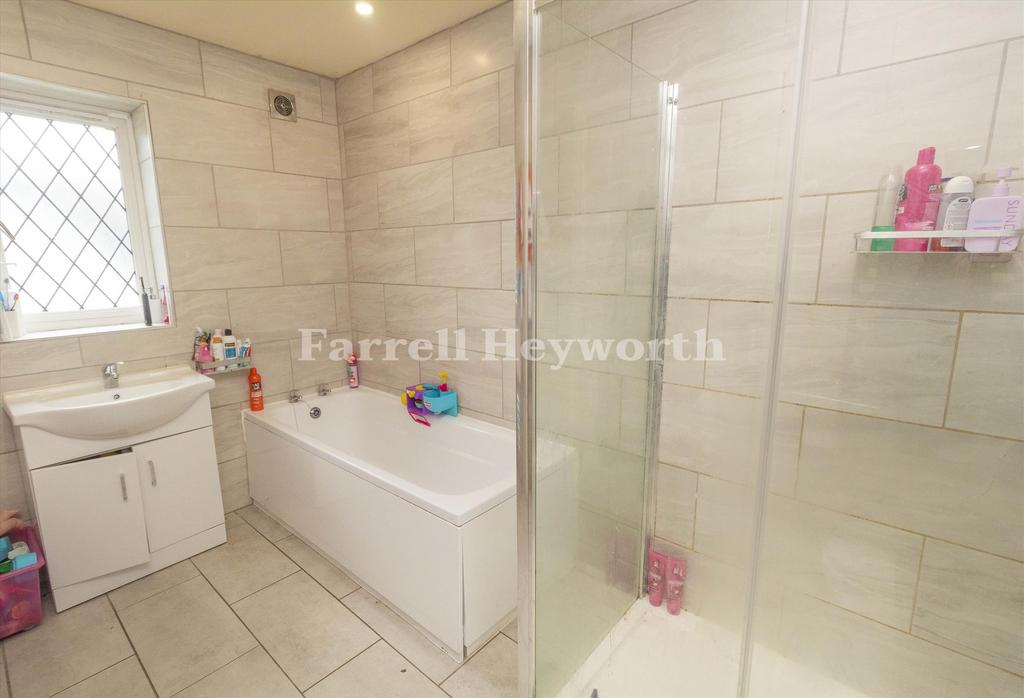 Bedroom 2 en suite