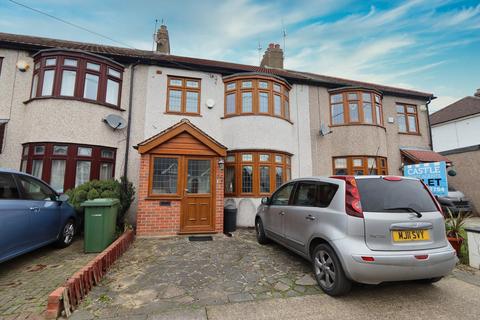 3 bedroom terraced house to rent, Birch Road, Essex, RM7