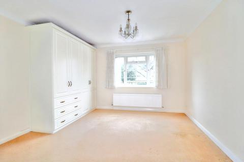 4 bedroom end of terrace house for sale, Burcote, Weybridge KT13