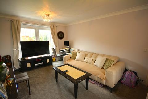 3 bedroom semi-detached house to rent, Giants Seat Gove, Swinton, M27 8AG