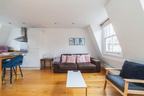 Flat ,,Hanson Street, London W1W