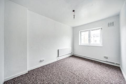 3 bedroom flat to rent, Victoria Way London SE7