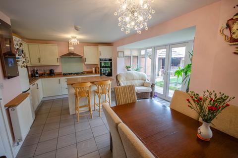 4 bedroom detached house for sale, Langlands Place, Coton Park, Rugby, CV23