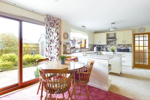 2 Guipavas Road, Callington, PL17 7PL