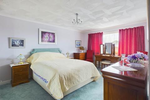 2 Guipavas Road, Callington, PL17 7PL