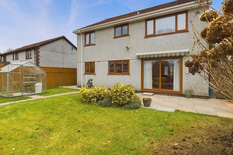 2 Guipavas Road, Callington, PL17 7PL