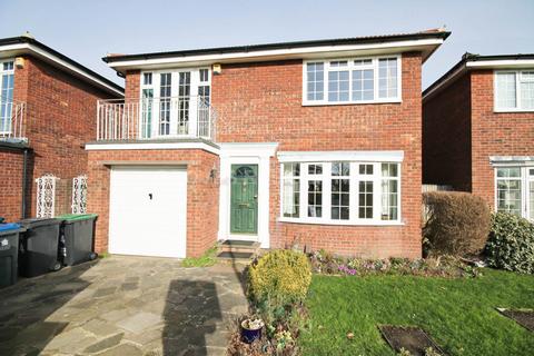 4 bedroom detached house to rent, Maria Theresa Close, New Malden