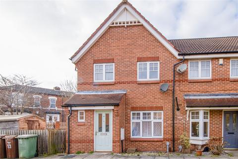 3 bedroom townhouse for sale, Mill Chase Gardens, Alverthorpe WF2