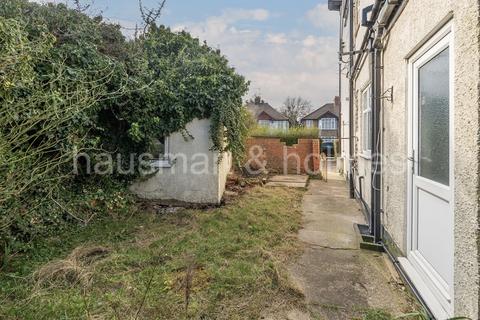 5 bedroom semi-detached house to rent, Hall Lane, Hendon