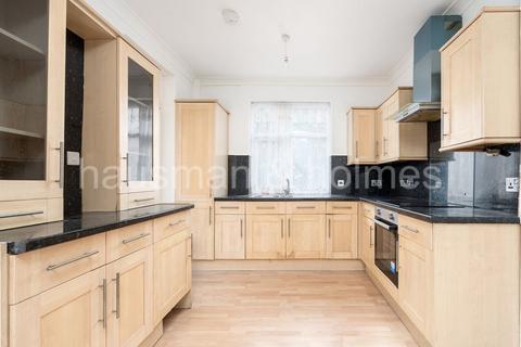 5 bedroom semi-detached house to rent, Hall Lane, Hendon