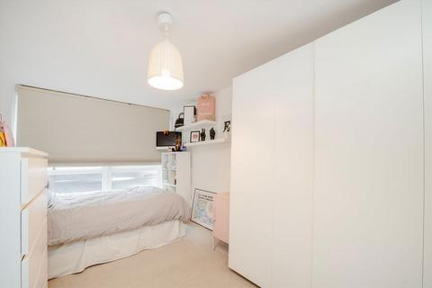 2 bedroom flat for sale, Queens Crescent, London NW5