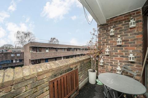 2 bedroom flat for sale, Queens Crescent, London NW5